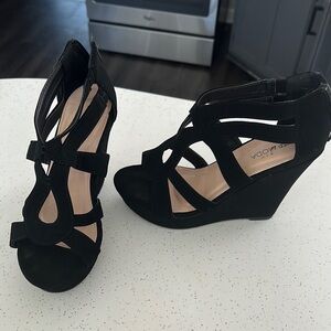 TOP Moda Black Wedge Sandals with Strappy Design